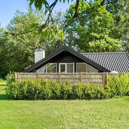 Beautiful Home In Gilleleje With Wifi